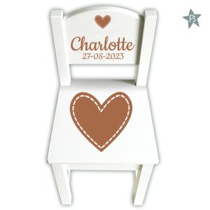 Houten geboortestoeltje met naam en hart