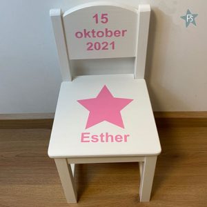 Houten geboortestoeltje met naam en ster