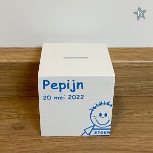 Houten spaarpot met naam en jongen stoer half