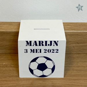 Houten spaarpot met naam en voetbal