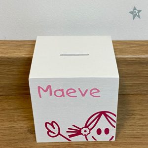 Houten spaarpot met naam en meisje