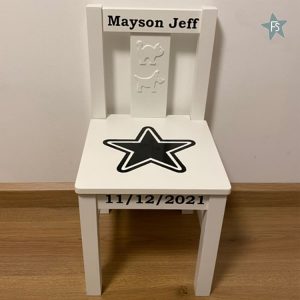 Stoeltje met naam en dubbele ster