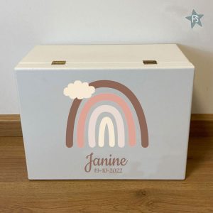 Herinneringen kist met naam en regenboog roze
