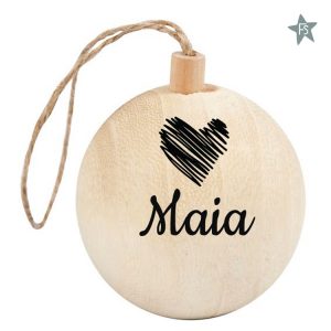 Houten kerstbal met naam en hartje