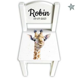 houten geboortestoeltje met naam en giraffe