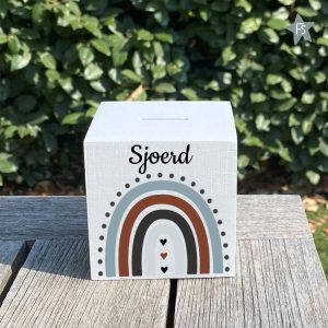 Houten spaarpot regenboog jongen met naam