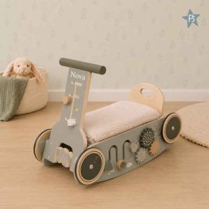 Kraamcadeau met naam | Label Label olijfgroene Houten 3-in-1 Looptrainer / Loopauto ( met naam )